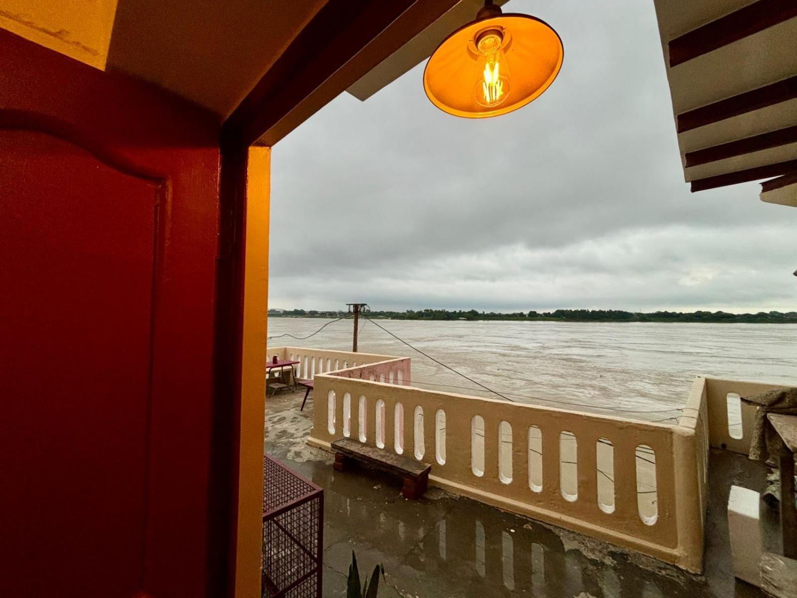 Vintage River Homestay Varanasi Exteriör bild