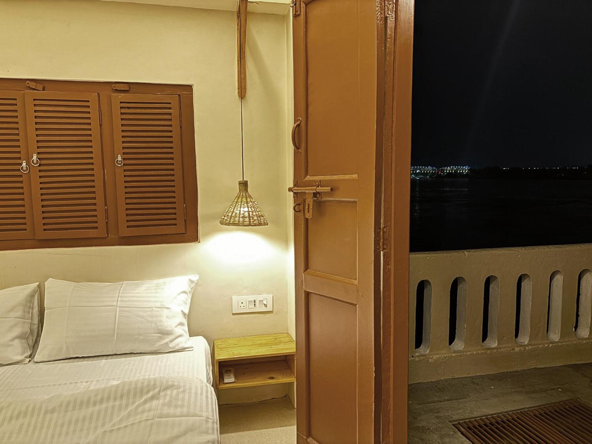 Vintage River Homestay Varanasi Exteriör bild