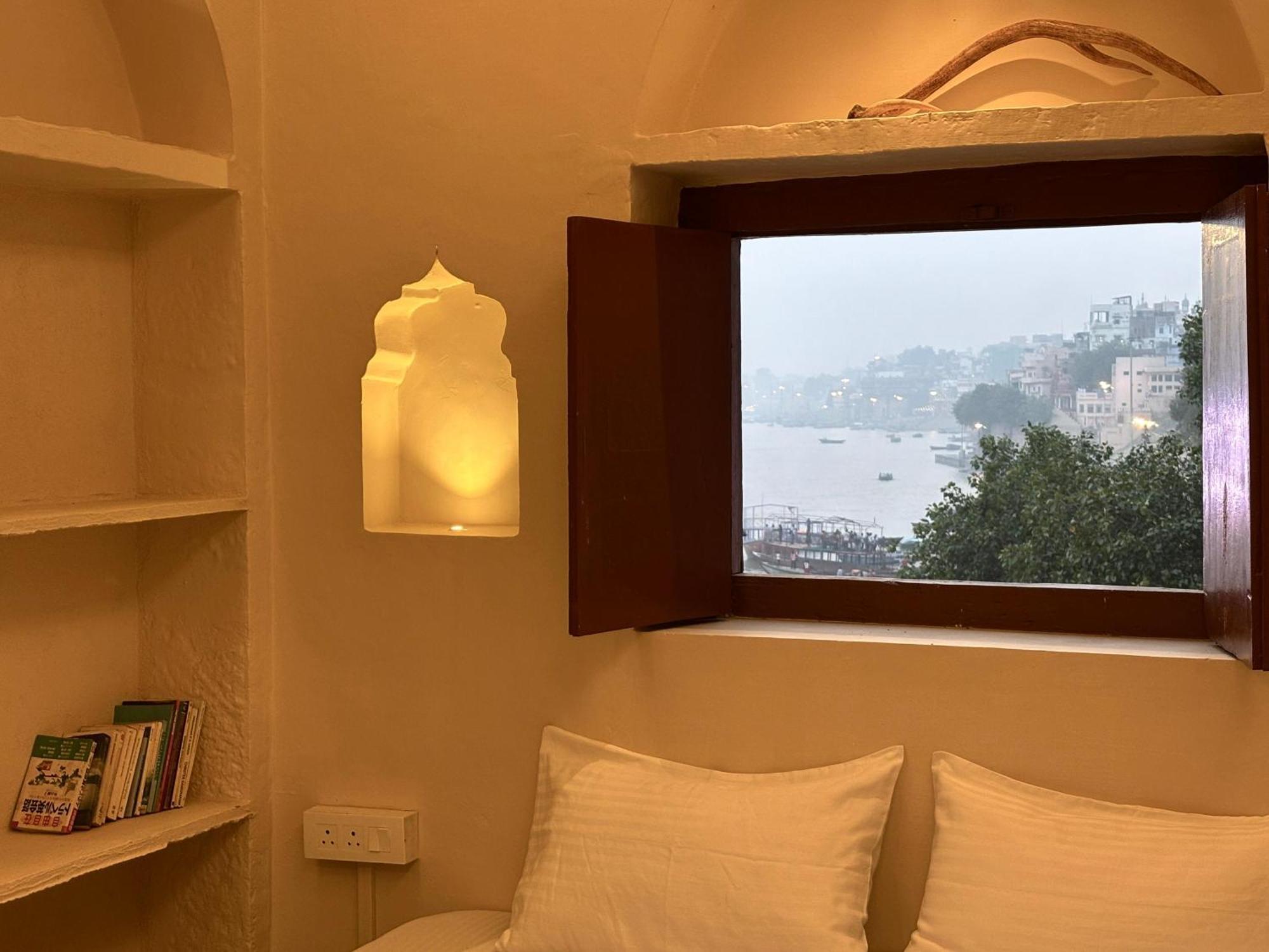 Vintage River Homestay Varanasi Exteriör bild