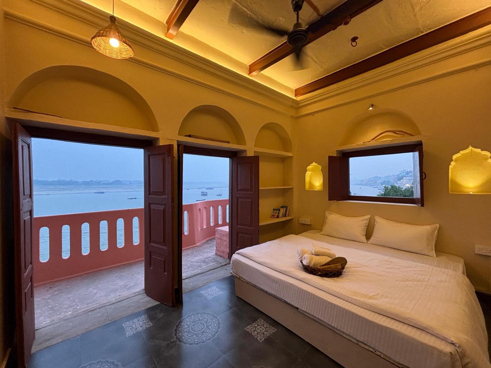 Vintage River Homestay Varanasi Exteriör bild